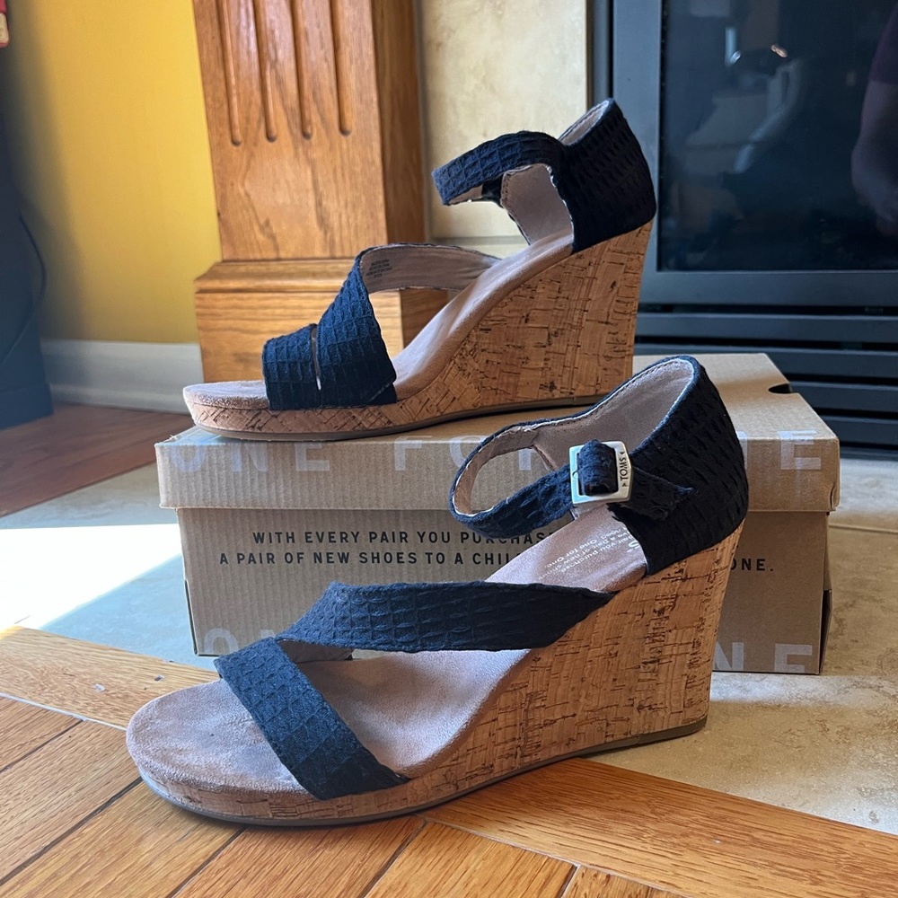 Toms Clarissa Black Textile with Cork Wedge Women’s size 9 still in box